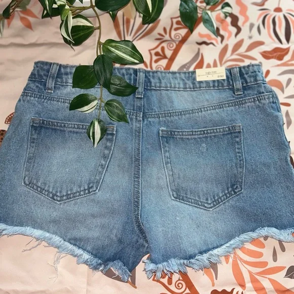 BANJARA HIGH RISE LOOSE FIT DISTRESSED DENIM SHORTS - Picture 2 of 5